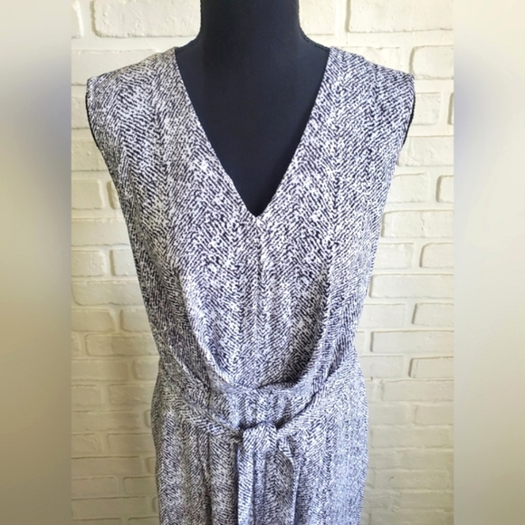Apt 9 Sleeveless Jumpsuit Jumper Pants Animal Print Tie Belt White Gray Size L - Picture 2 of 10